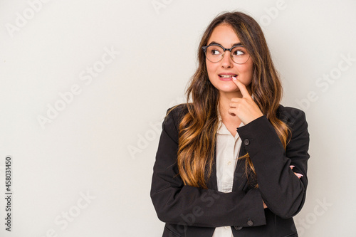 Young caucasian business woman isolated on white background relaxed thinking about something looking at a copy space.