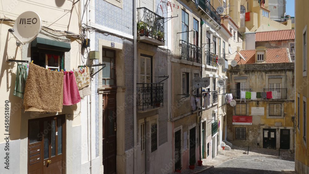 Fototapeta premium Traditional alley of Lisbon, Portugal