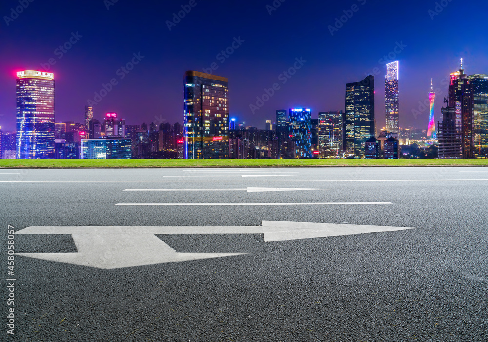 Obraz premium Panoramic skyline and empty asphalt road with modern buildings