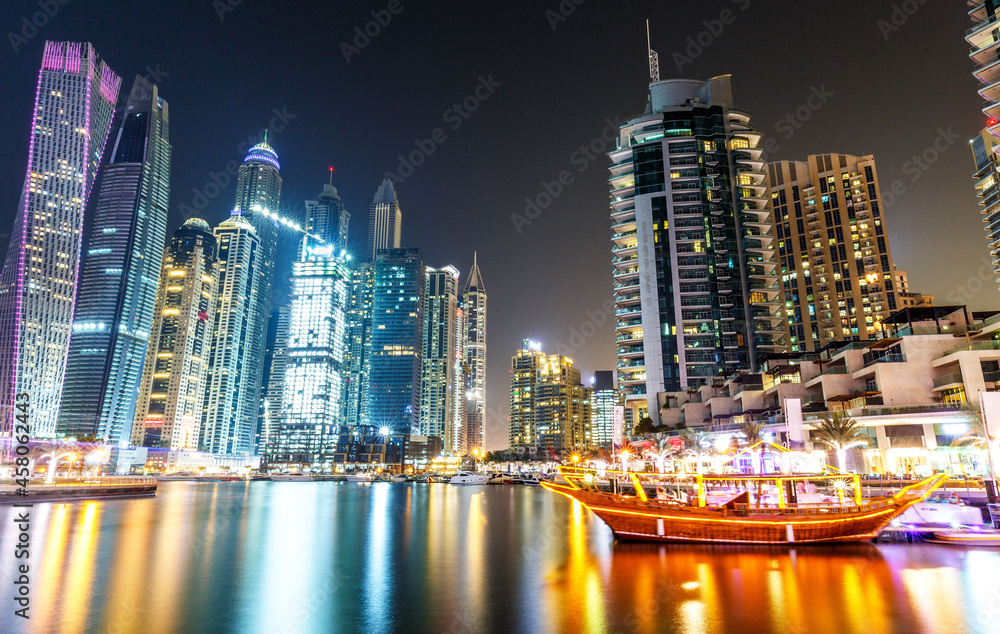 Obraz premium city skyline at night