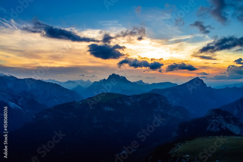 Narodowy Park Przyrody Tre Cime W Alpach Dolomitowych. Piękna przyroda Włoch.