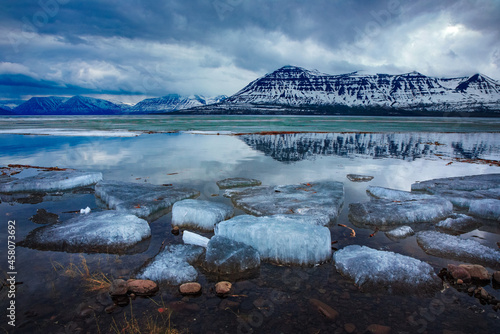 Lake and mountains. The platue putorana.