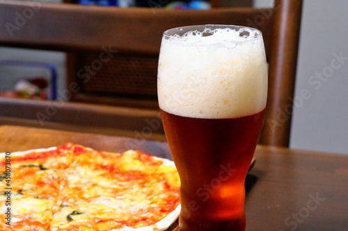 ビールとピザ
