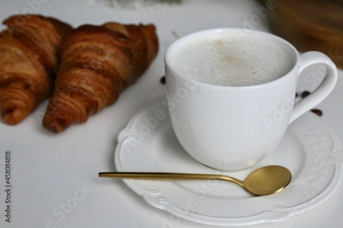 Fototapeta Naklejka Na Ścianę i Meble -  cup of coffee and croissant