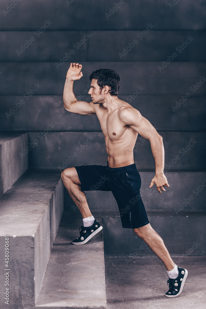 Naklejka premium Muscular man climbs the steps, training.