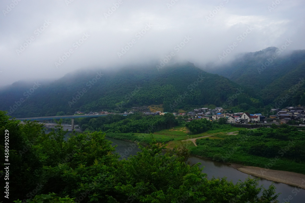 Foggy view of Shimanto River Valley in Kochi, Shikoku, Japan - 日本 四国 高知 四万十川 霧