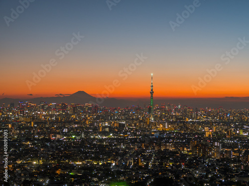 市川市の150m展望台からの東京都心、富士山、スカイツリーの夜景