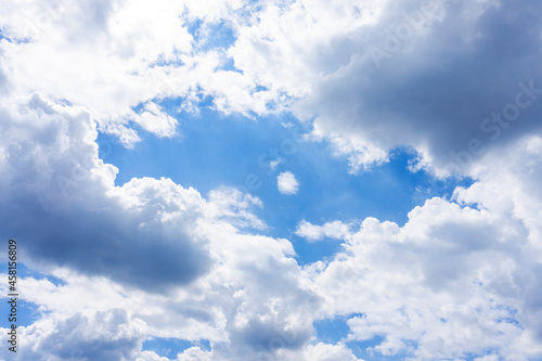 Fototapeta Naklejka Na Ścianę i Meble -  大空に浮かぶ雲の背景素材_g_15