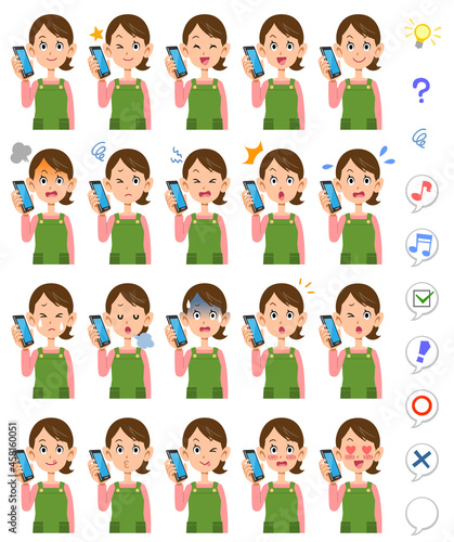 電話で会話する髪を縛ってエプロンをつけた主婦の20種類の表情　
