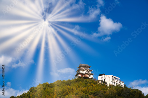 尾道城に差し込む太陽光線
