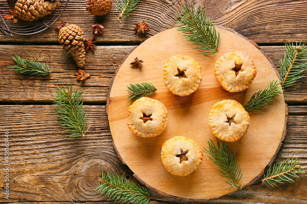 Board with tasty mince pies on wooden background Board with tasty mince pies on wooden background