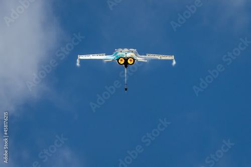 Tableau sur toile Fighter jet displaying with afterburner