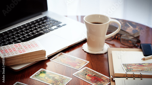 Fotografie Tarot card reader arranges cards in a card spread