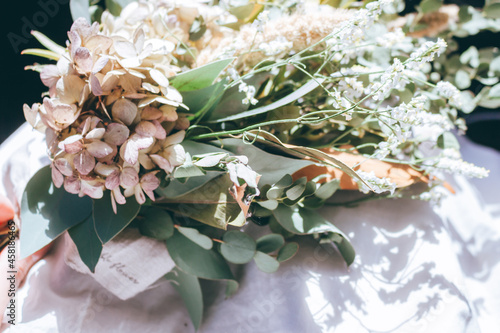ドライフラワー　花束　白背景　イメージカット