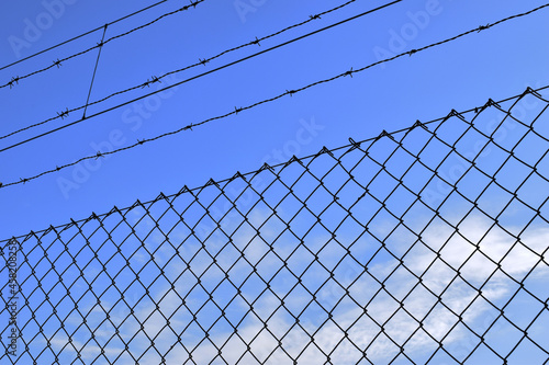wire fence © Lorena