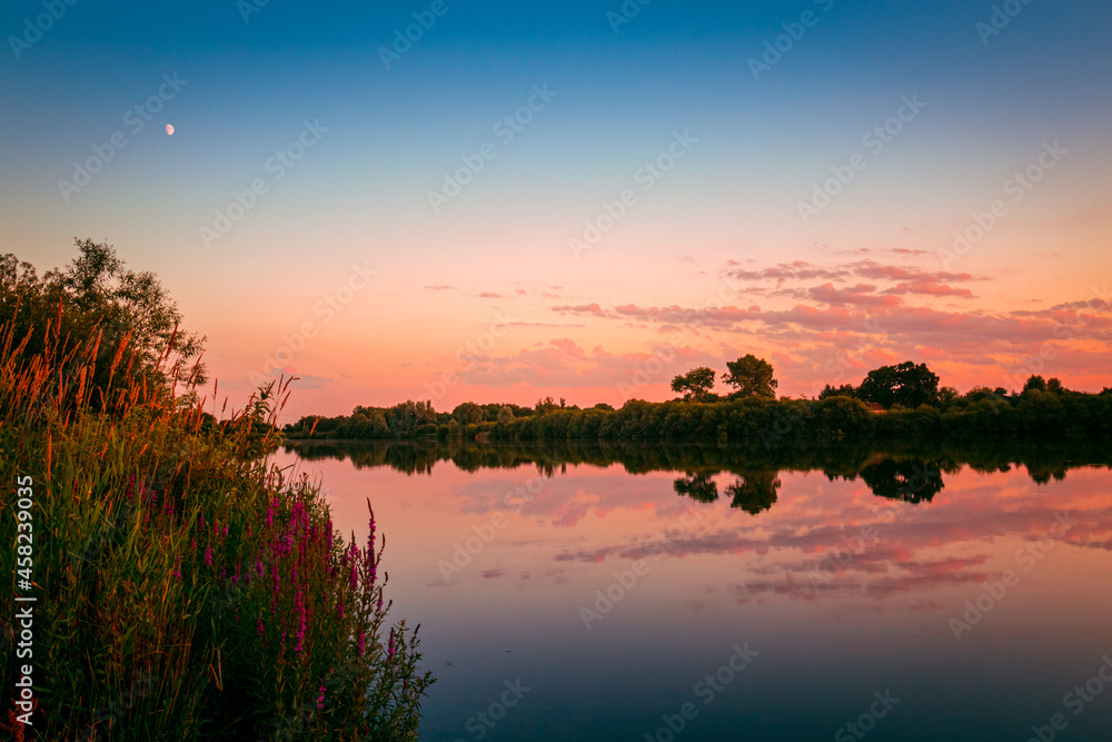 Obraz premium The Croxfall Lake near Burton on Trent in England, beatifull view on sunset