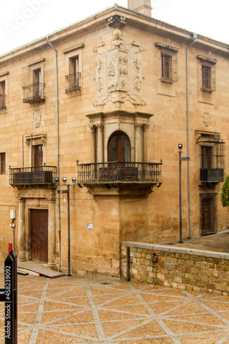 Edificio Antiuguo o Old Building en el pueblo de Plasencia  provincia de Caceres  comunidad autonoma de Extremadura  pais de Espa  a o Spain