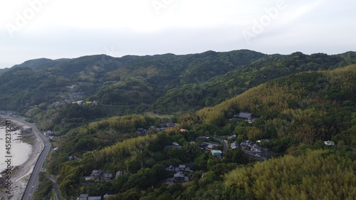『ドローン空撮』ニホンの自然と風景！　山口県光市の街並みと瀬戸内海 © YuAiru