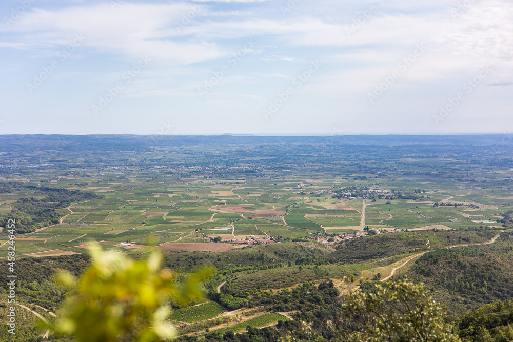 Paysage au sommet du Roc des Deux Vierges (Occitanie, France) Paysage au sommet du Roc des Deux Vierges (Occitanie, France)