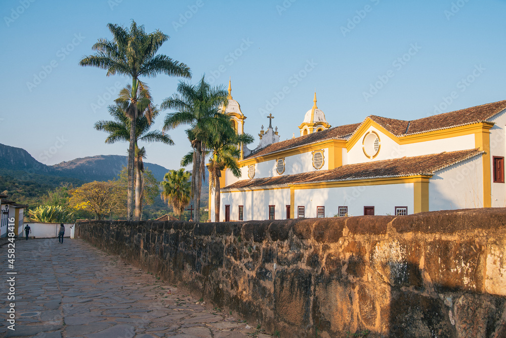 Vista lateral da Igreja Matriz de Santo Antônio, Centro Histórico de Tiradentes, minas gerais, brasil