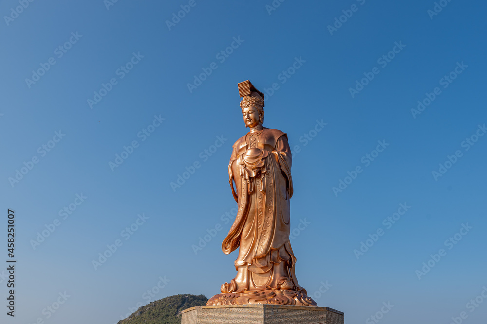 Naklejka premium Statues of ancient Chinese goddesses