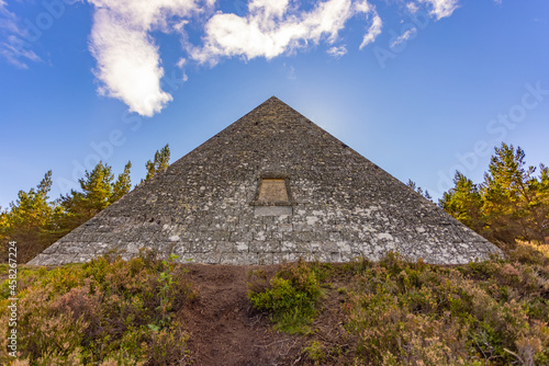 Billede på lærred Prince Albert's Pyramid in Balmoral, Scotland