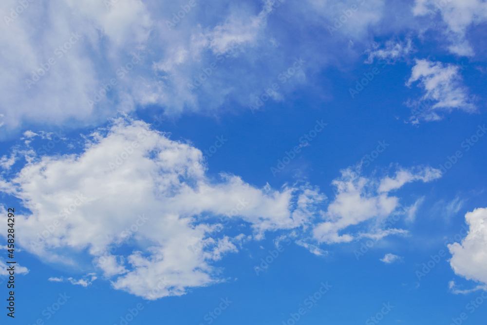 Obraz premium Blue sky background with clouds
