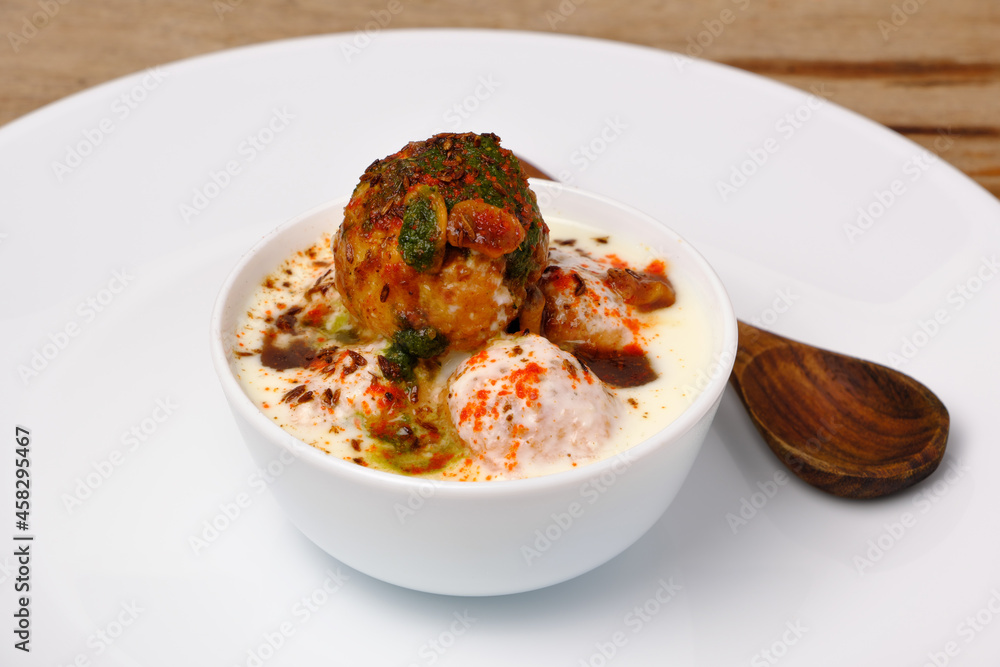 Naklejka premium Dahi wada or dahi bhalla. This is delicious indian style food.