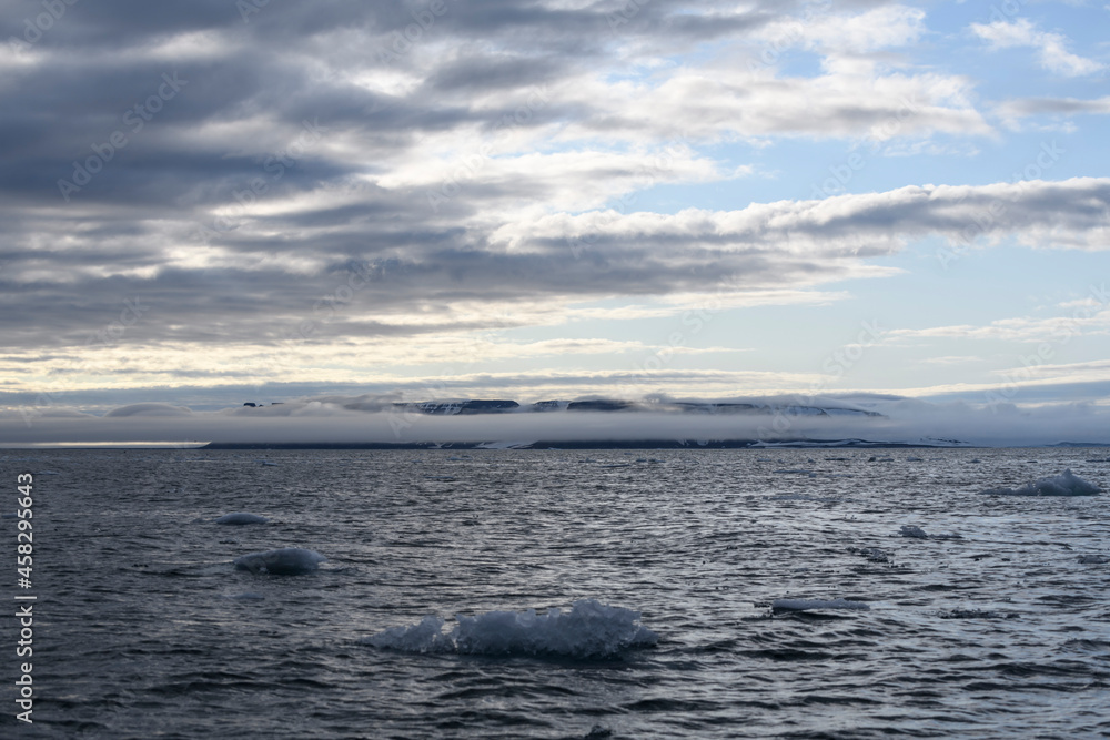 Obraz premium Arctic landscape in summer time. Franz Jozef Land archipelago. Flora cape, Gukera island.