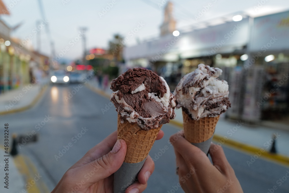 ice cream cone - obrazy, fototapety, plakaty 
