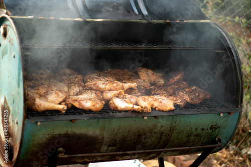 Fotografie jerk pan barbecue, food, meat, cooking, bbq, grilled