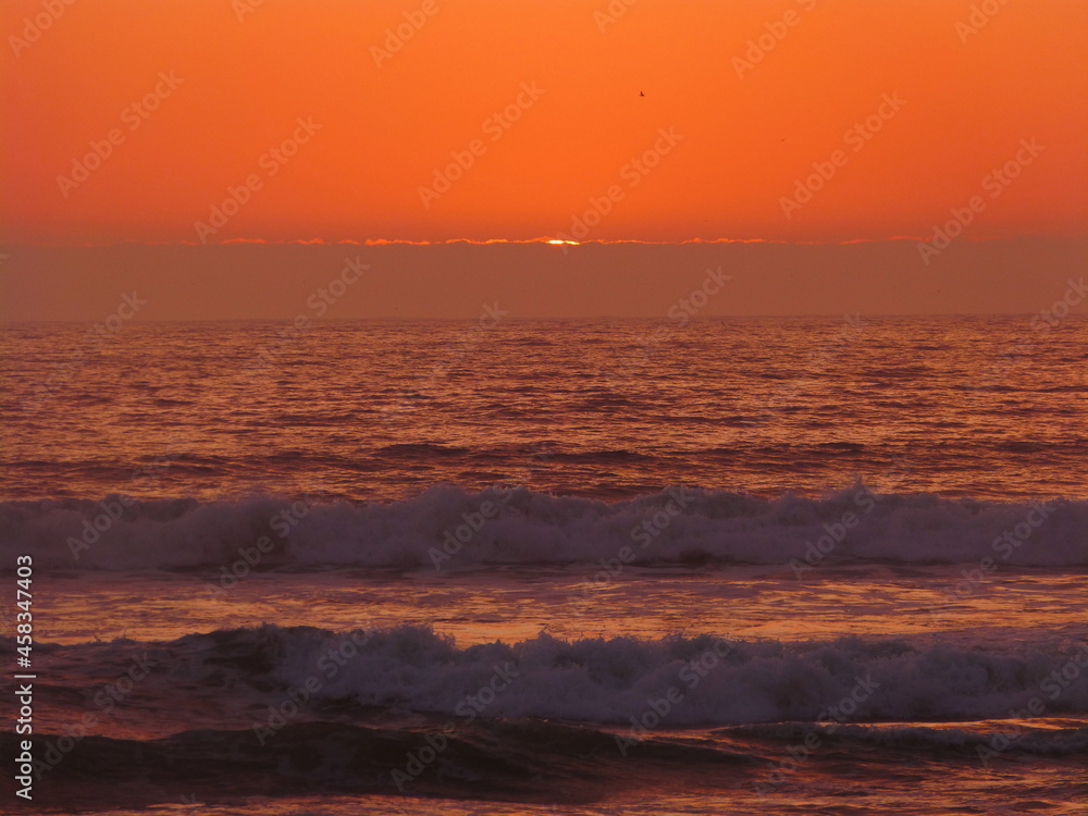 Fototapeta premium sunset in the pacific sea