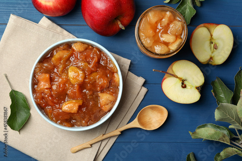 Fototapeta Naklejka Na Ścianę i Meble -  Tasty apple jam and fresh fruits on blue wooden table, flat lay