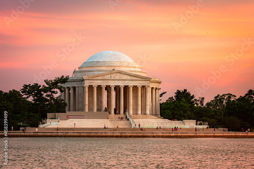 Valokuva Thomas Jefferson Memorial in Washington, D.C. at sunset.