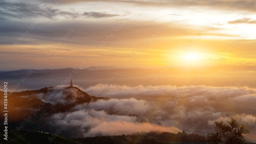 Fototapeta premium sunrise in the mountains