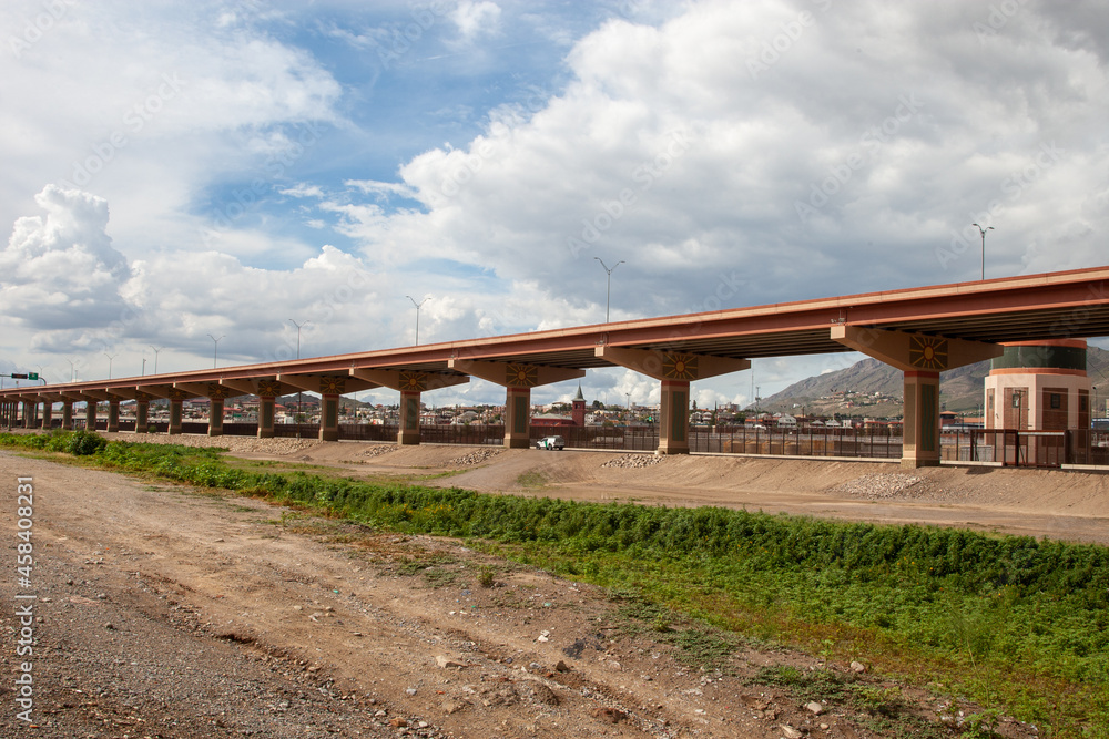 The Rio Bravo is the natural border between Mexico and the United States in Ciudad Juarez. The Rio Bravo is the natural border between Mexico and the United States in Ciudad Juarez.