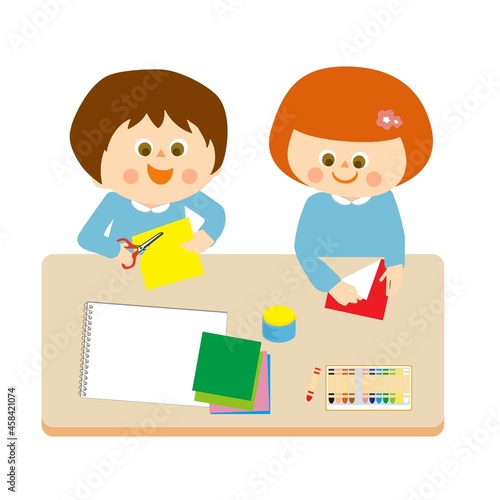 楽しく折り紙をする男の子と女の子の園児