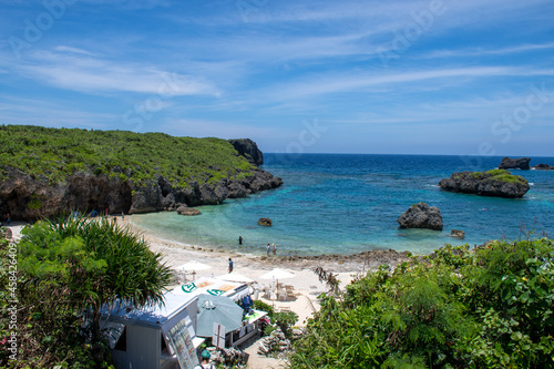 青い空と青い海