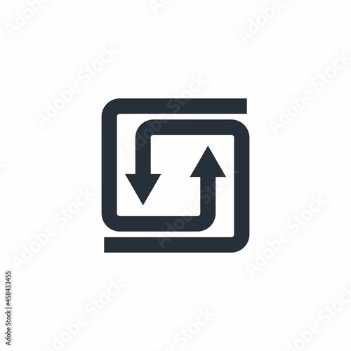 Arrows  convergence, shrink,  merge. Rapprochement of interest. Vector linear icon isolated on white background.