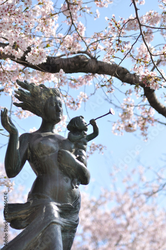 春の桜と広島平和公園、女性の立像・石像・銅像 photo