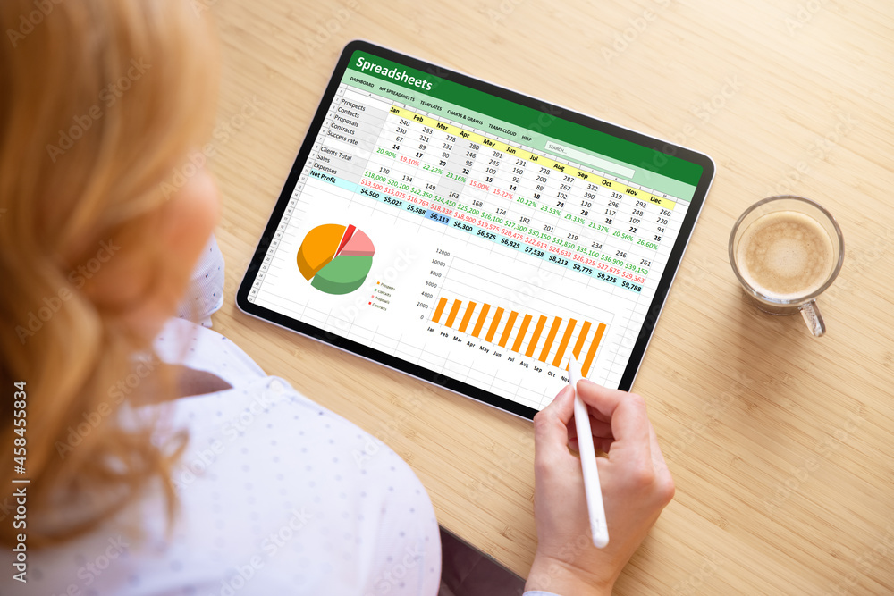 Foto Woman working with spreadsheet document on tablet computer