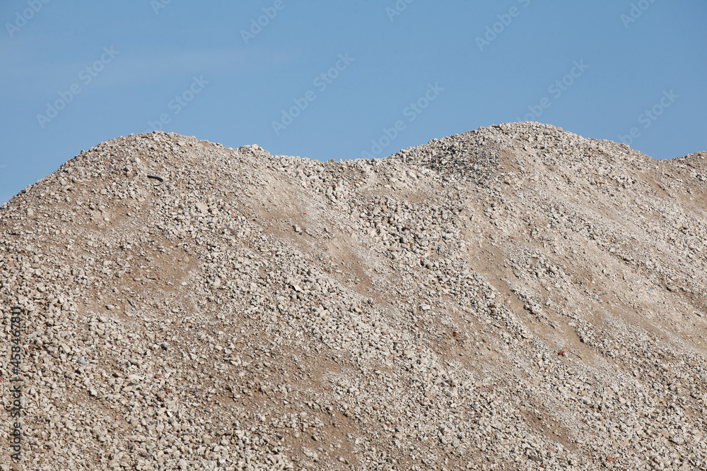 Bauschutt, Steinchen auf einem Schutthaufen