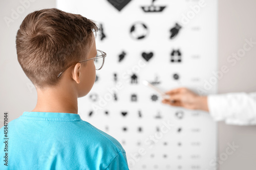 Little boy undergoing eye t...