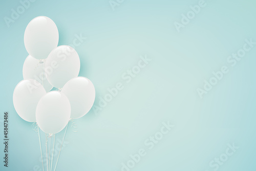 白い風船の水色背景イラスト