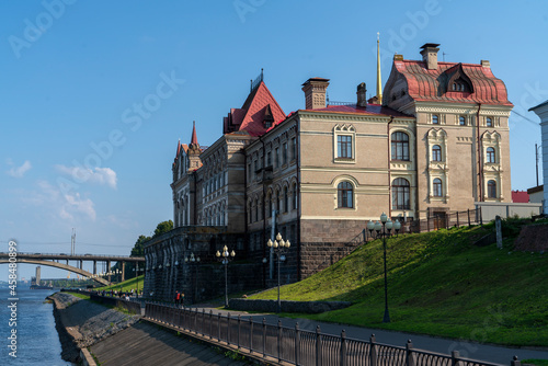 Рыбинск. Новая Хлебная биржа. Музей заповедник, картинная галерея.