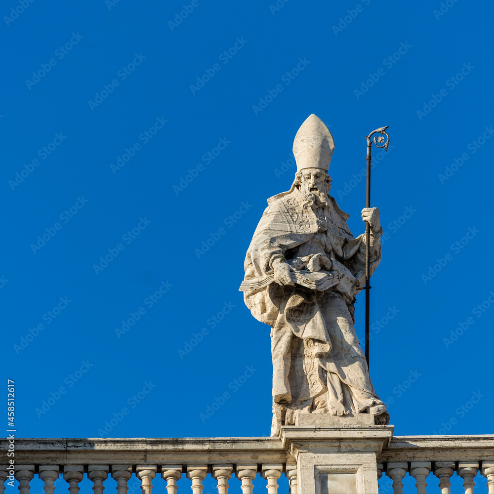 Obraz premium Statue on the roof of the Papal Archbasilica of St. John in Lateran (Basilica di San Giovanni in Laterano), Italy, Rome