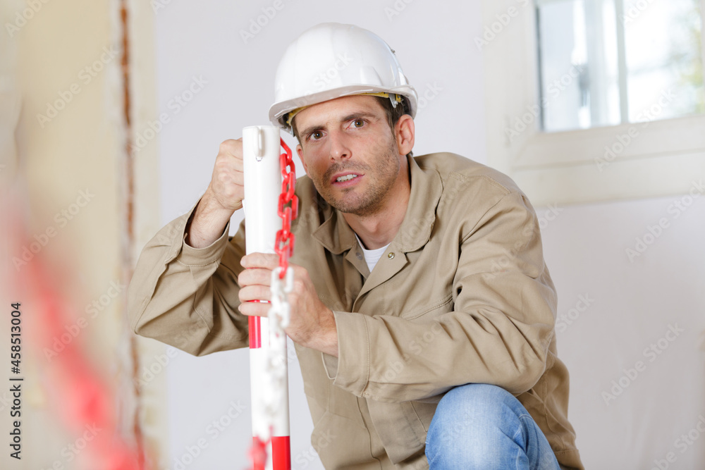 a confident constructor in site