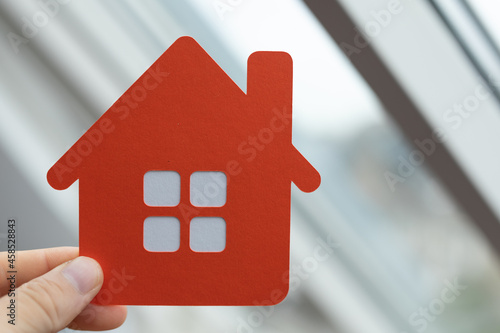 haus in hand