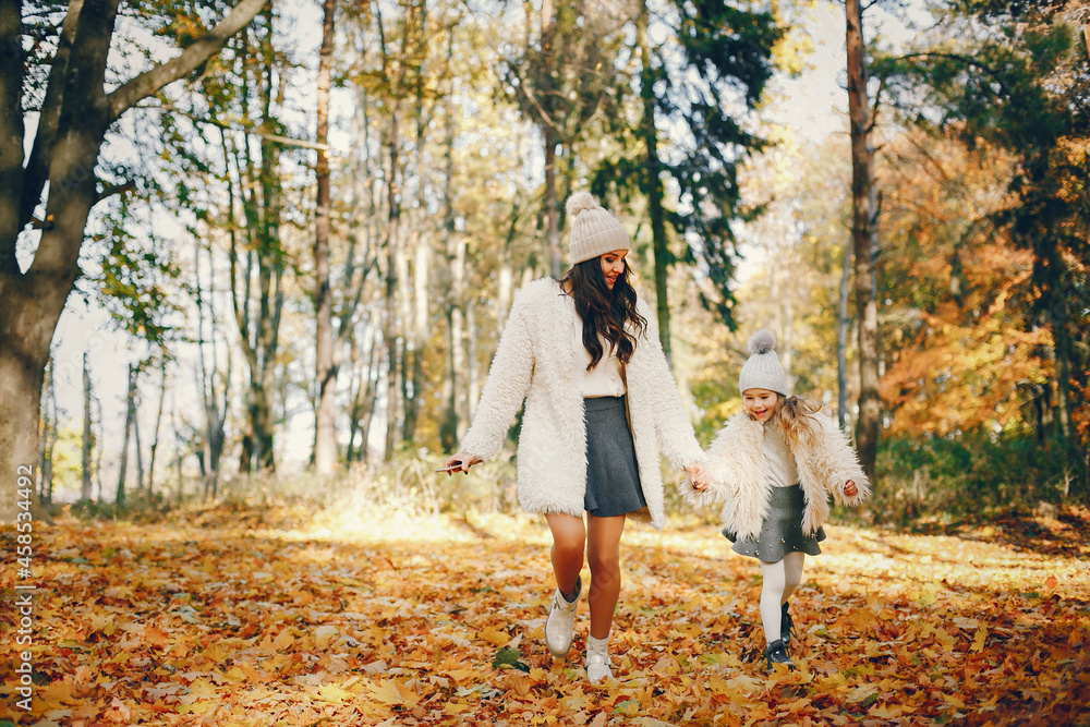 Fototapeta premium Cute and stylish family in a autumn park