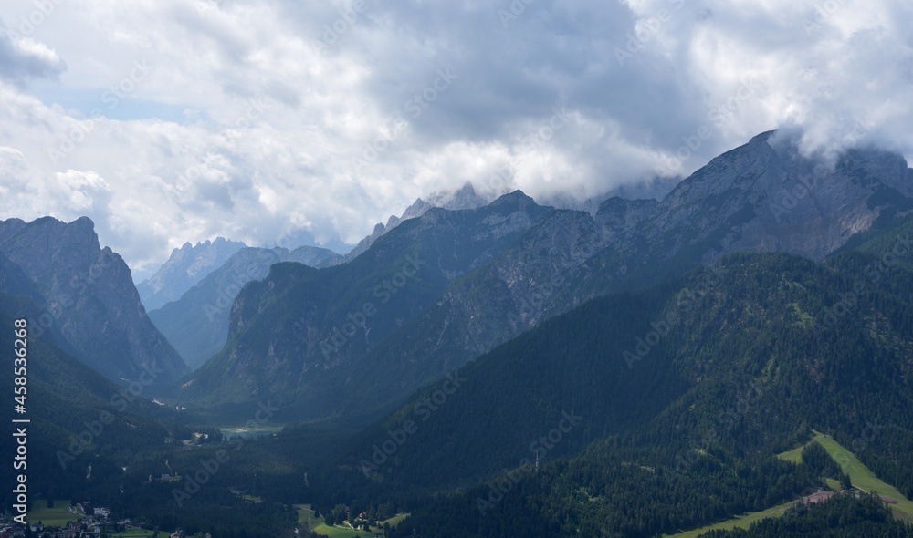 Naklejka premium Nestled in the mountains